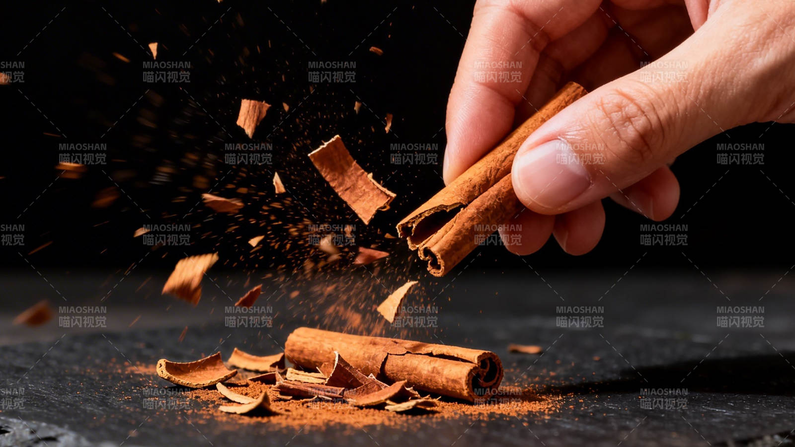 手握肉桂 香碎飞舞图片