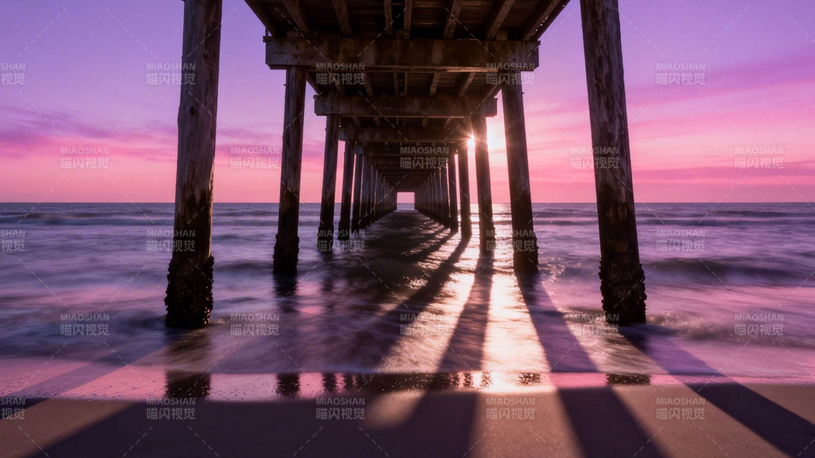 日落栈桥光影图片