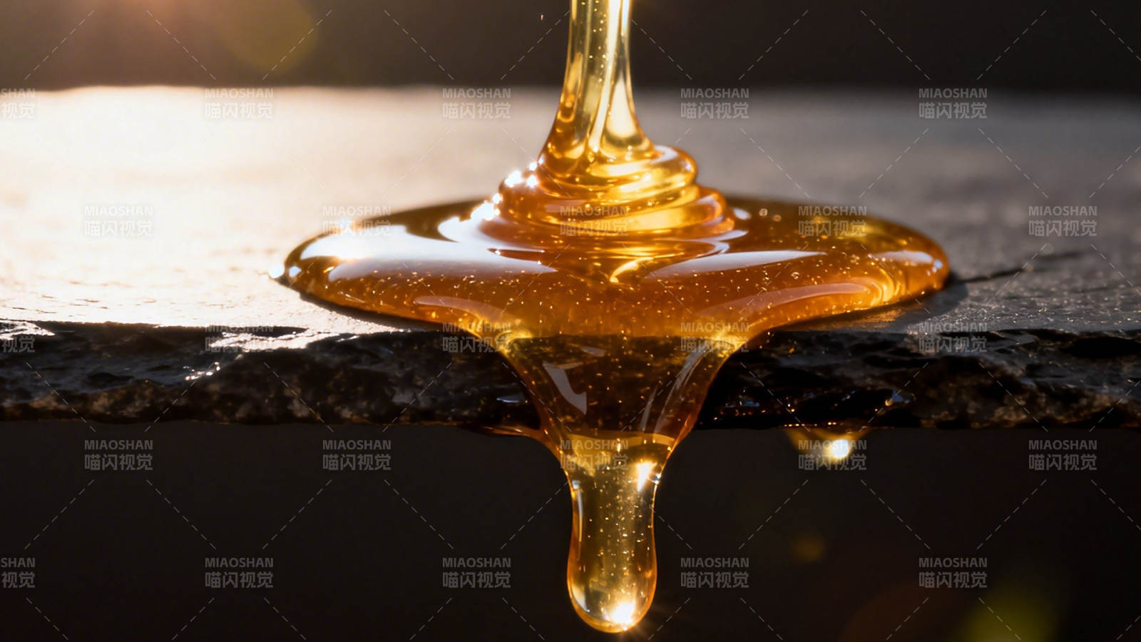 金蜜滴落瞬间图片