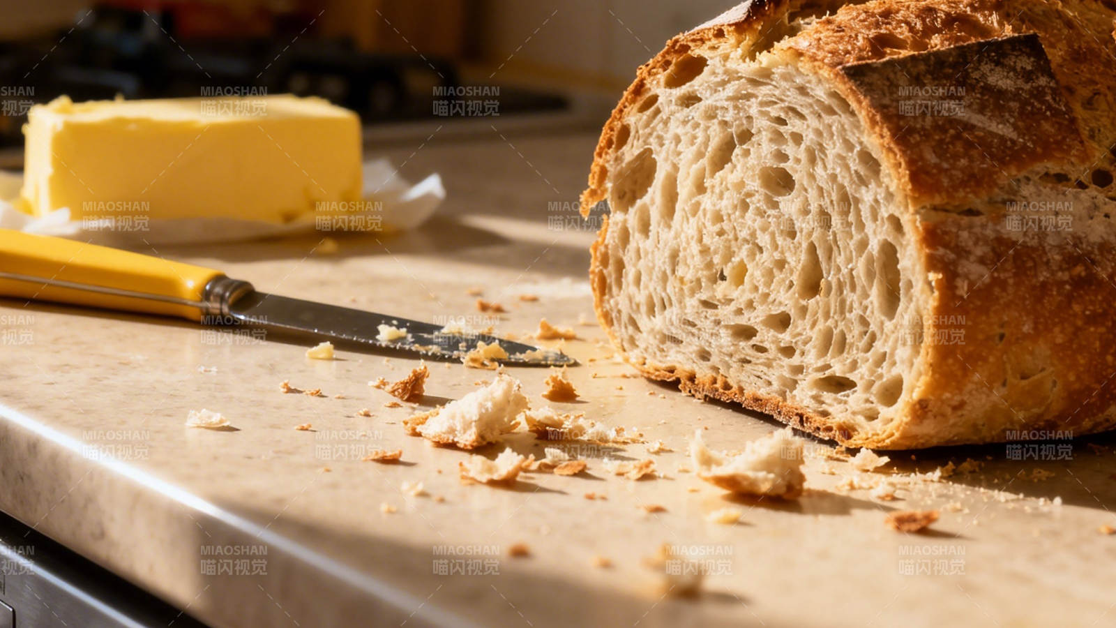 新鲜出炉的面包图片