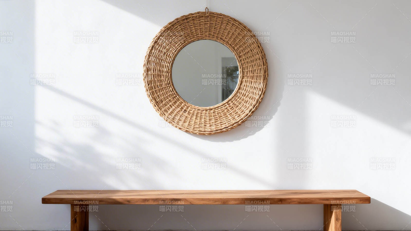 藤编镜与木凳静景图片
