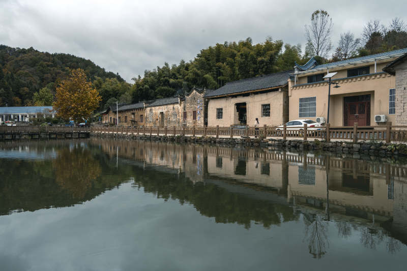 湖北罗田天堂寨古民居水中倒影图片