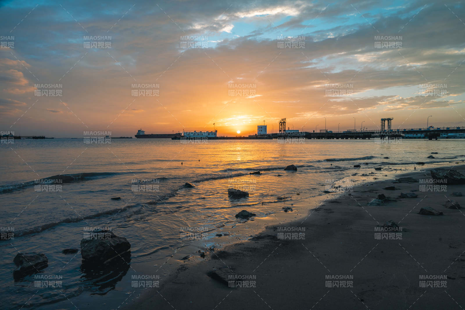江苏南通裤子港栈桥落日余晖图片