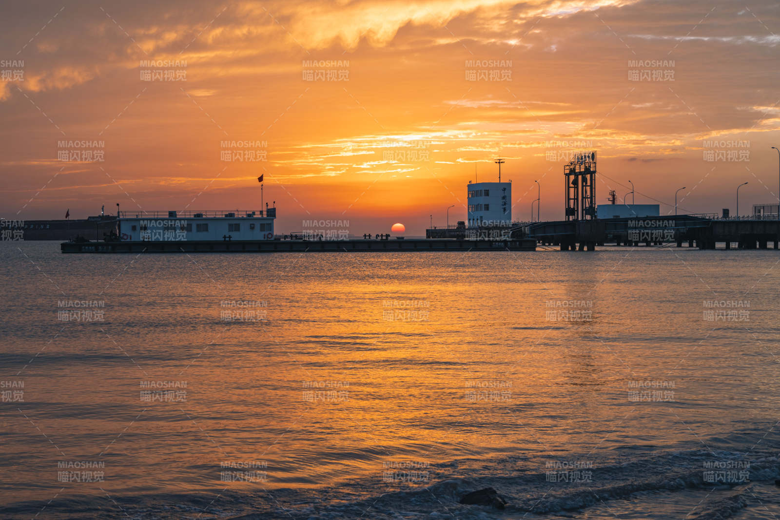江苏南通裤子港栈桥落日余晖图片