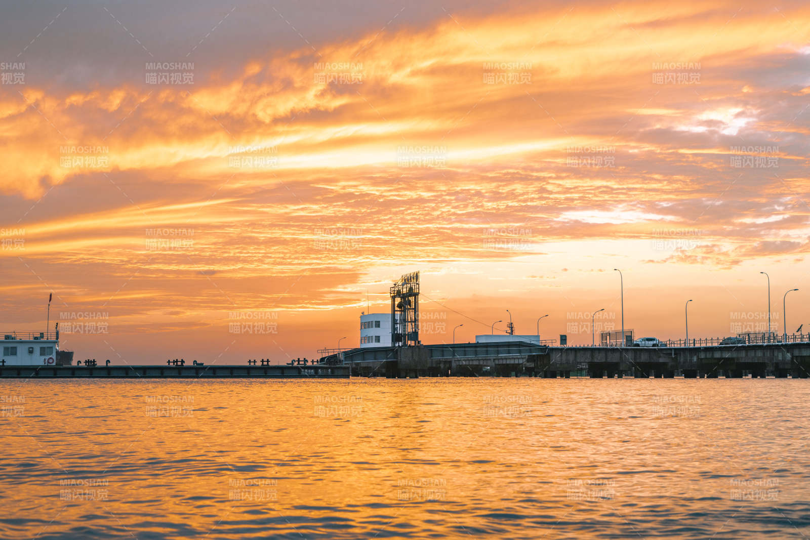 江苏南通裤子港栈桥落日余晖图片