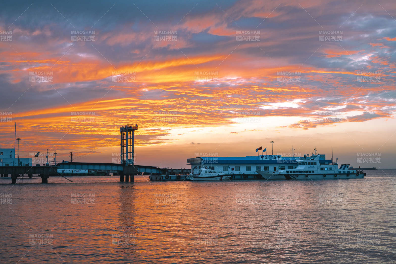 江苏南通裤子港栈桥落日余晖图片