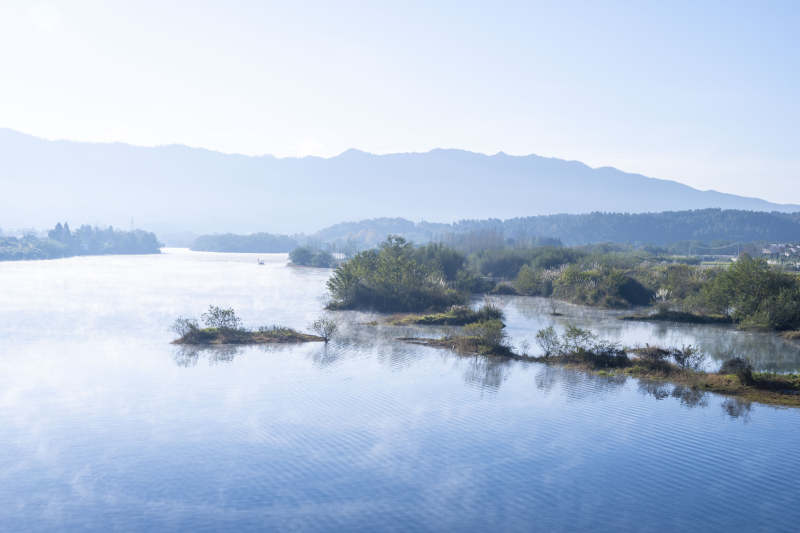 安徽泾县青弋江晨雾图片