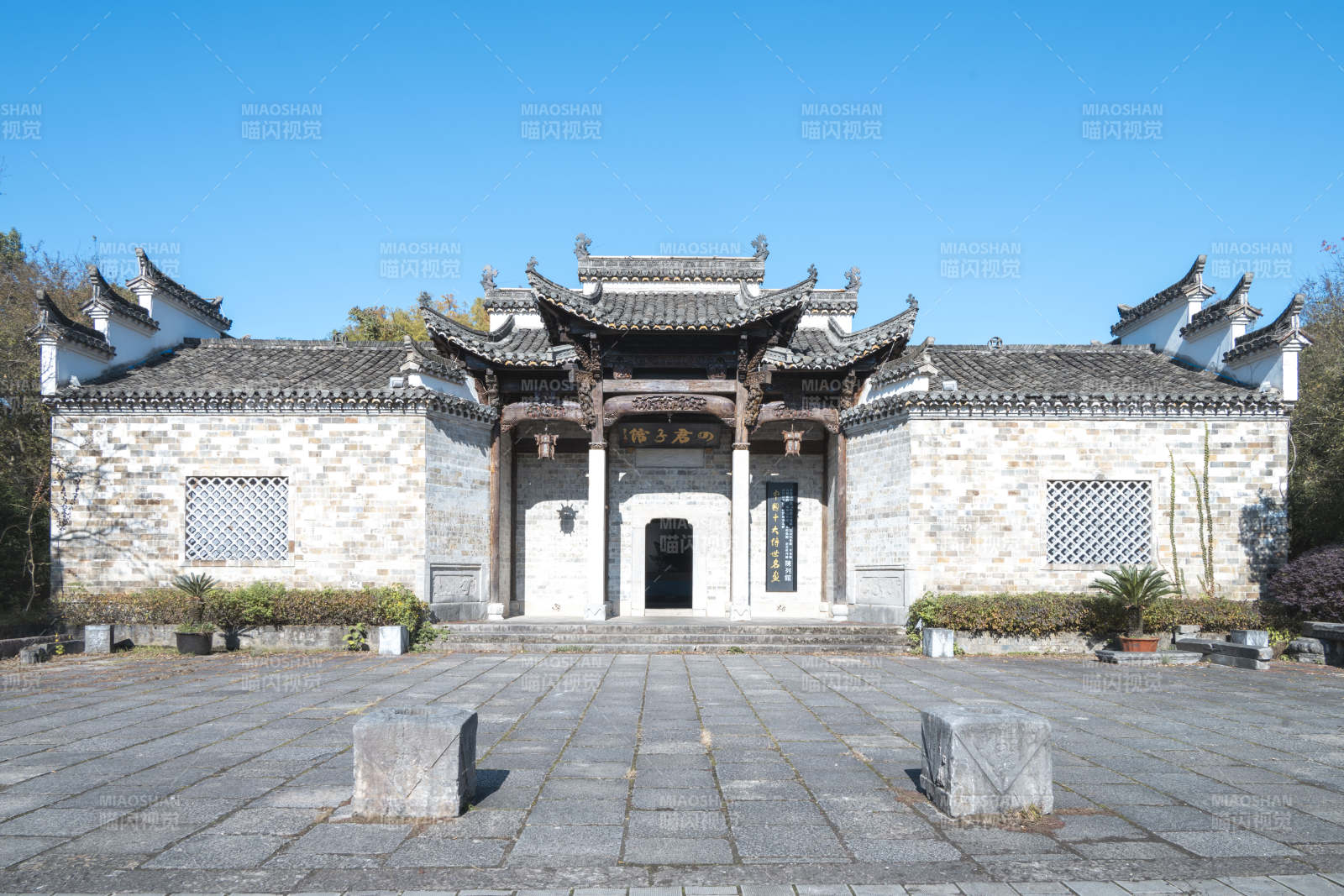 安徽泾县桃花潭西岸古建筑庭院风光图片