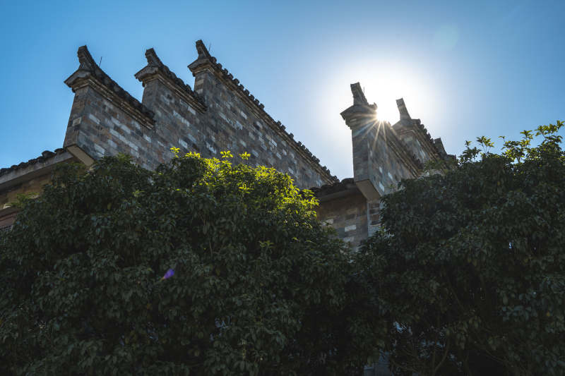 古建筑与阳光图片