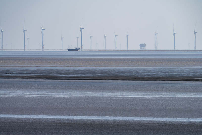 风车与海景图片