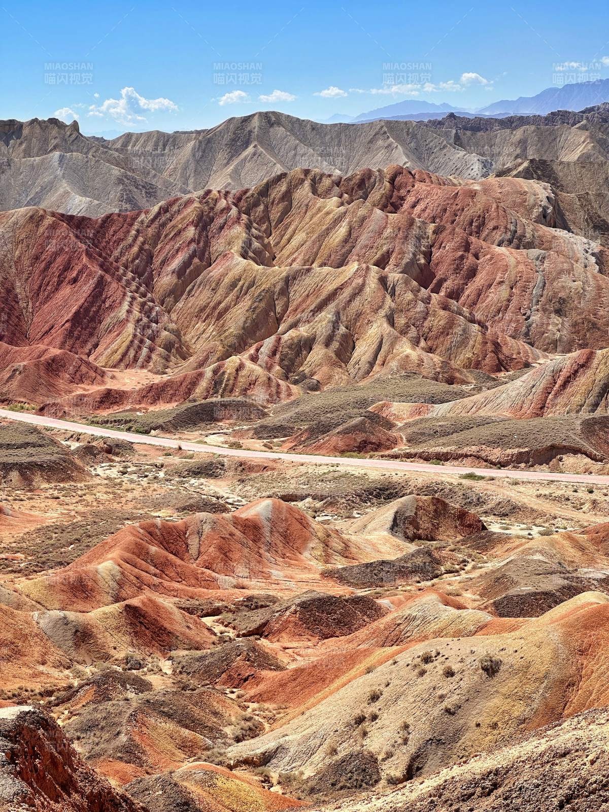七彩丹霞地貌图片