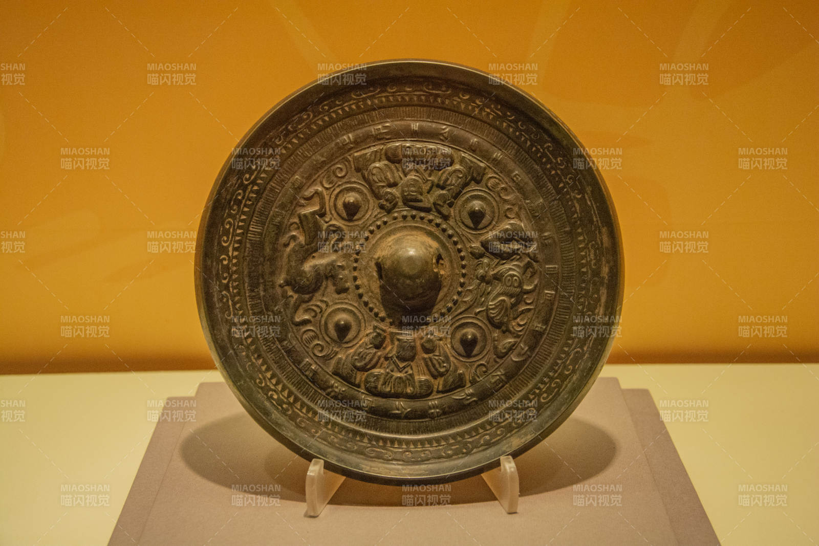 古铜镜展陈图片