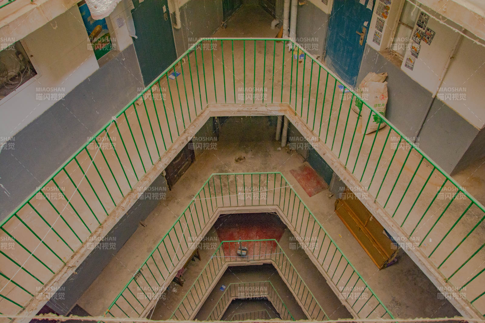 楼梯间俯视图图片
