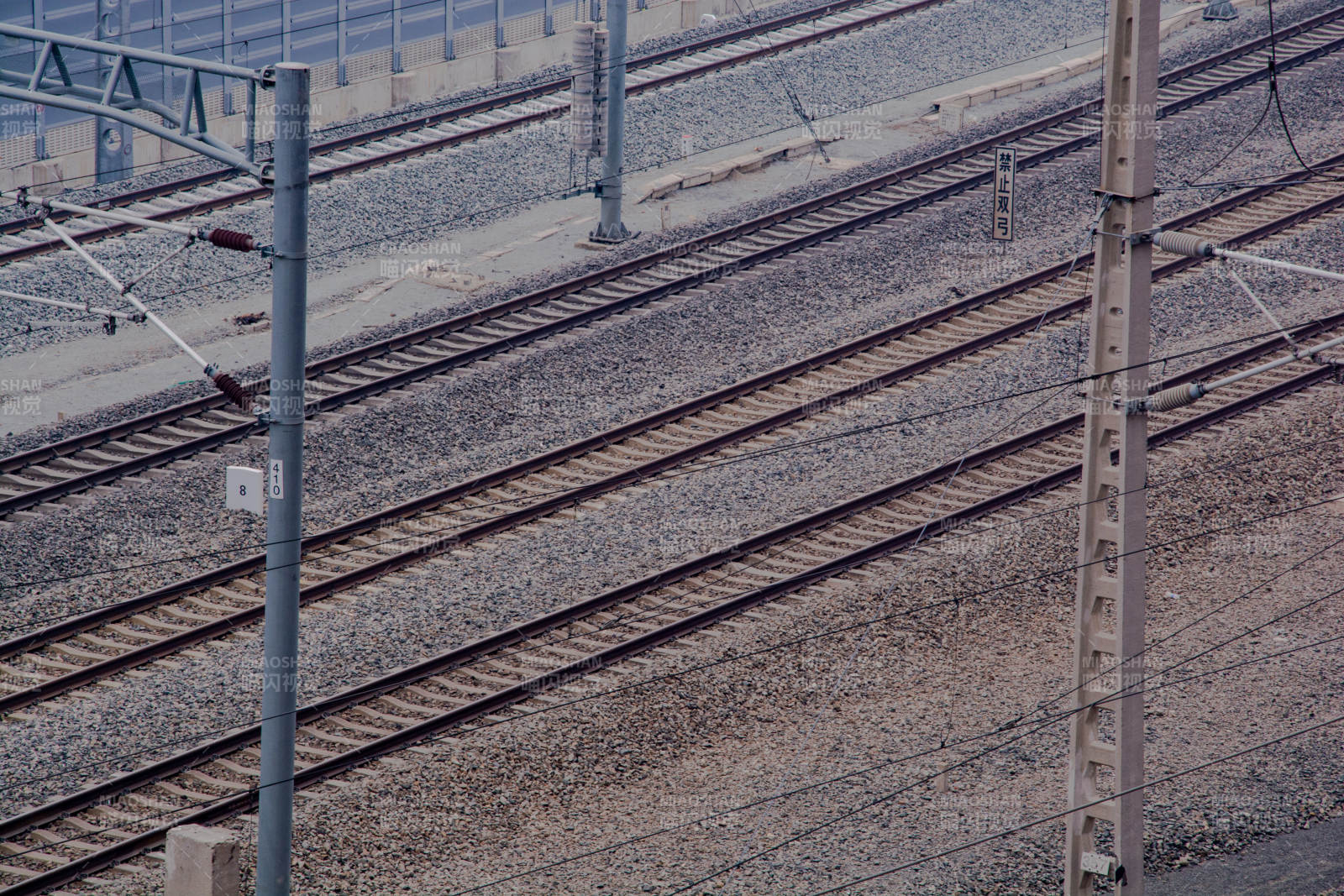 铁轨纵横交错图片