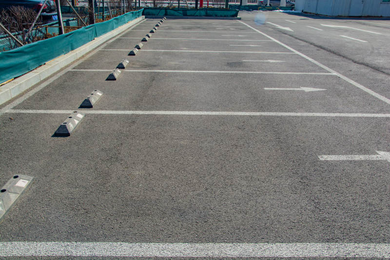 空旷停车场图片