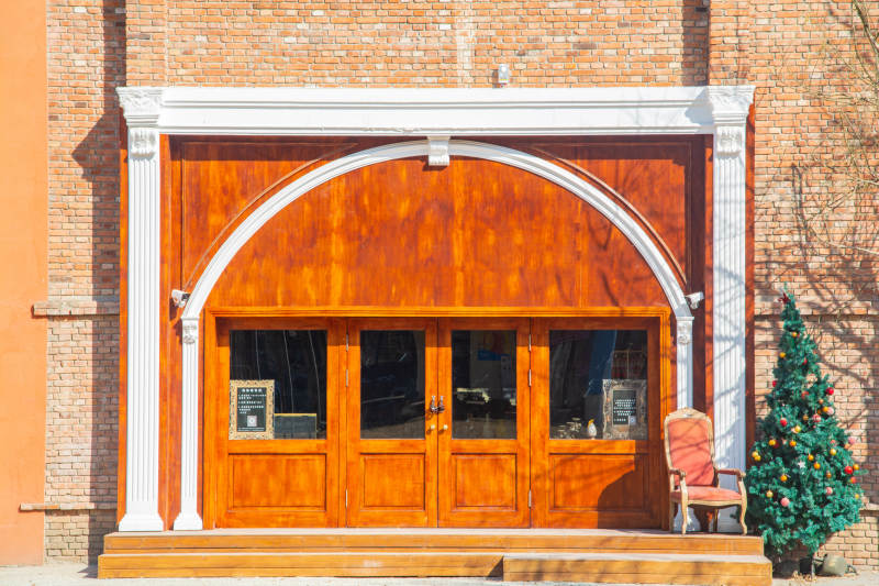 拱门木门迎圣诞图片