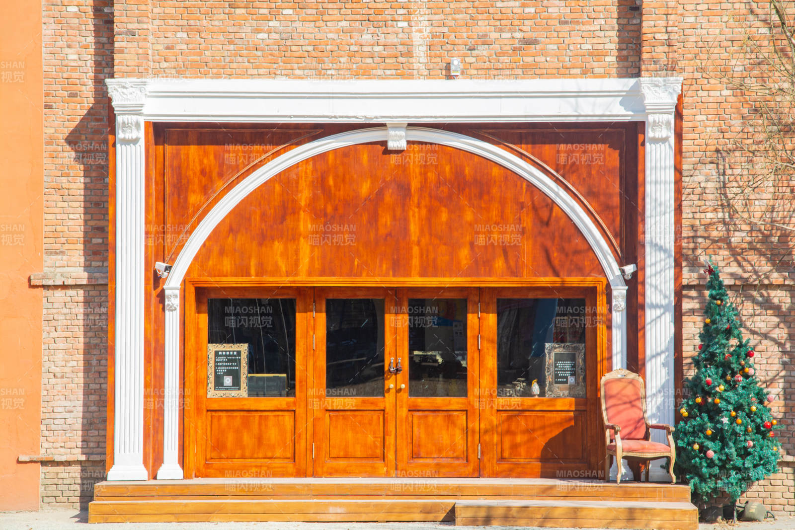 拱门木门迎圣诞图片