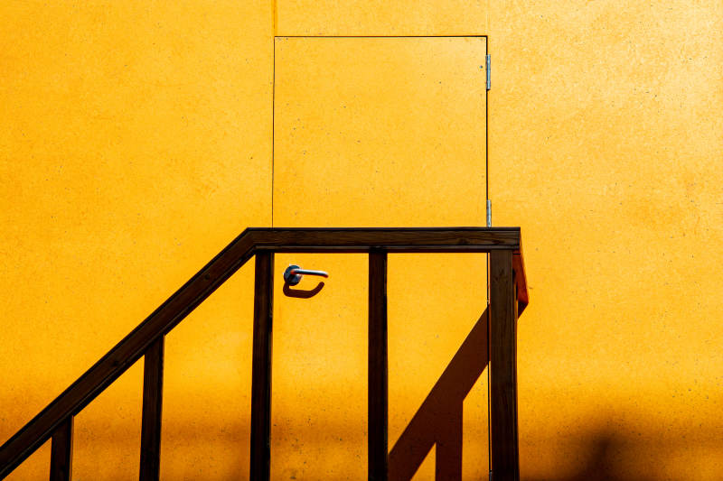 黄昏楼梯剪影图片