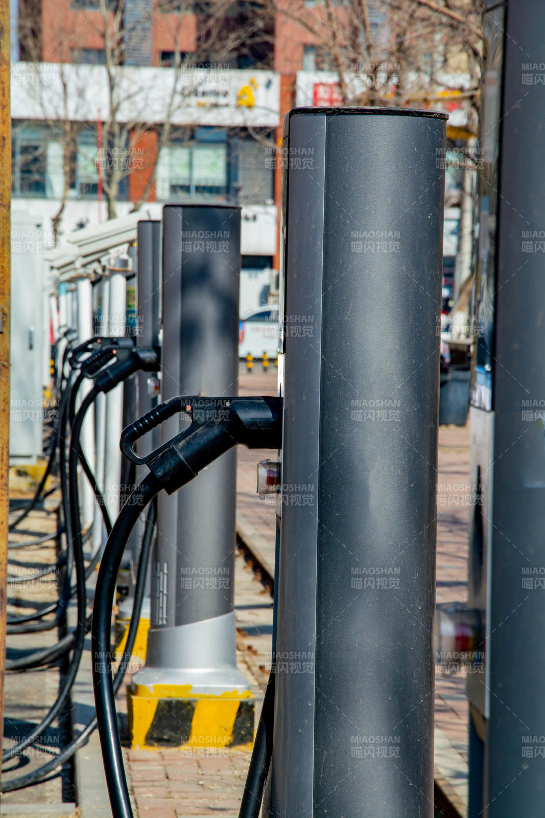 电动汽车充电站图片