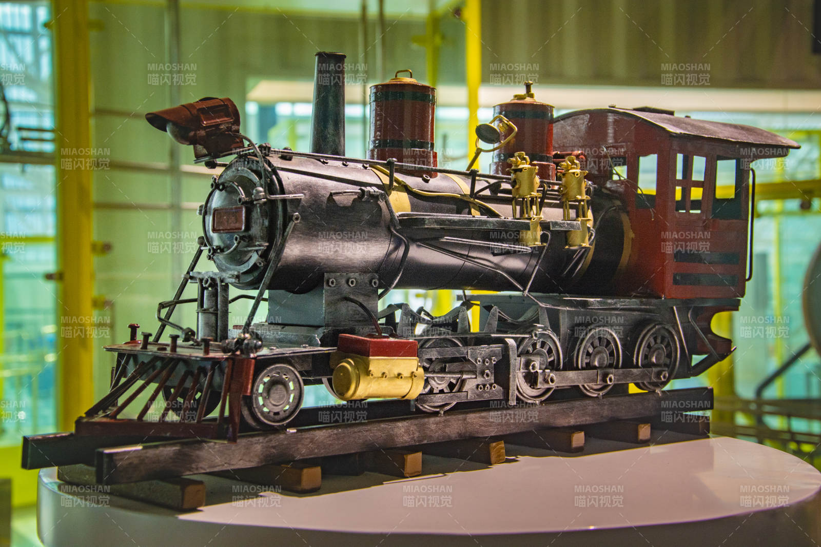 复古蒸汽火车模型图片