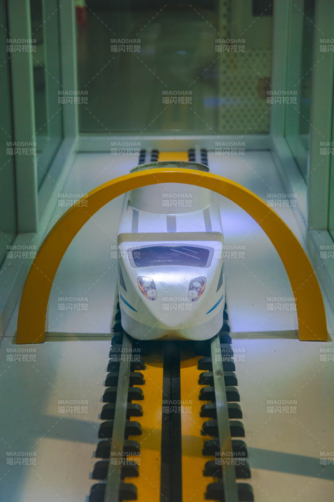 磁悬浮列车模型图片