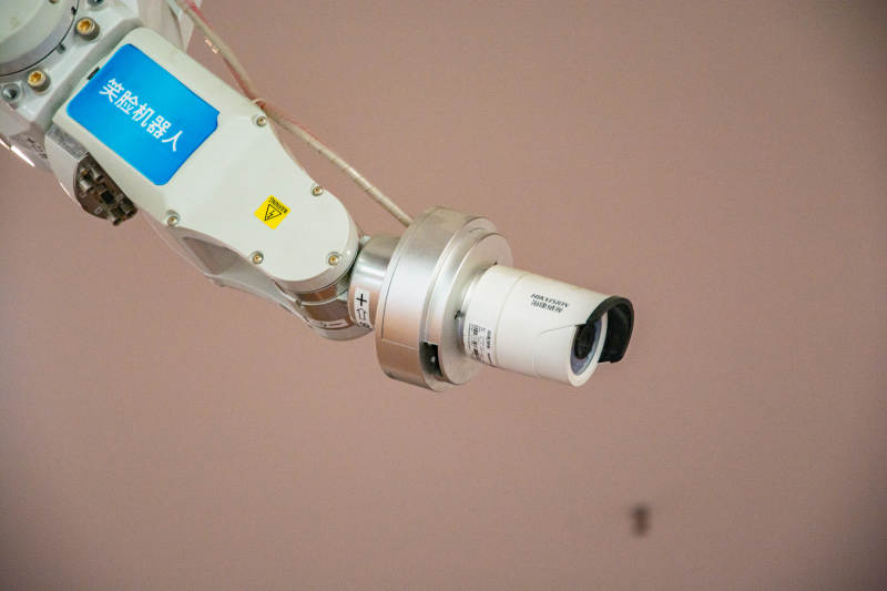 实验机器人特写图片