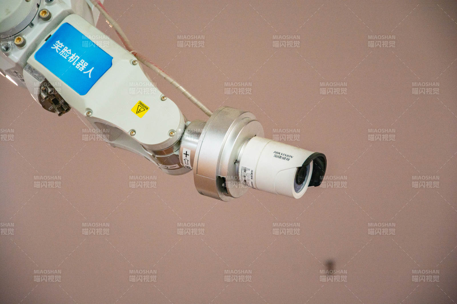 实验机器人特写图片