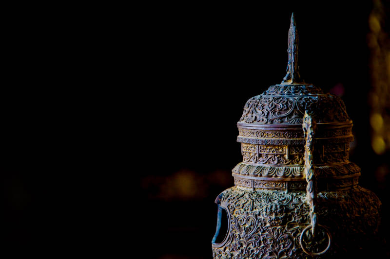 古铜香炉特写图片