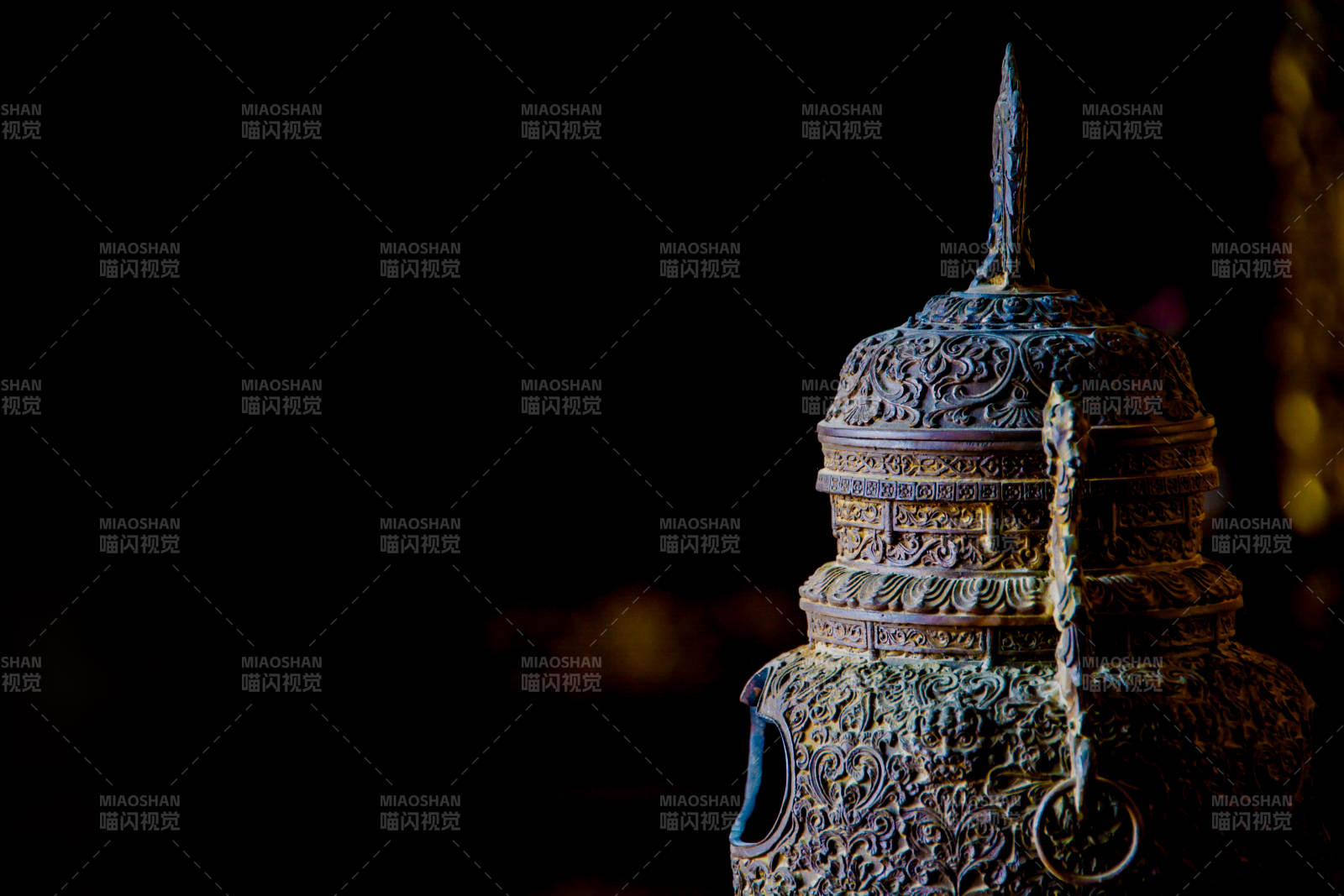 古铜香炉特写图片