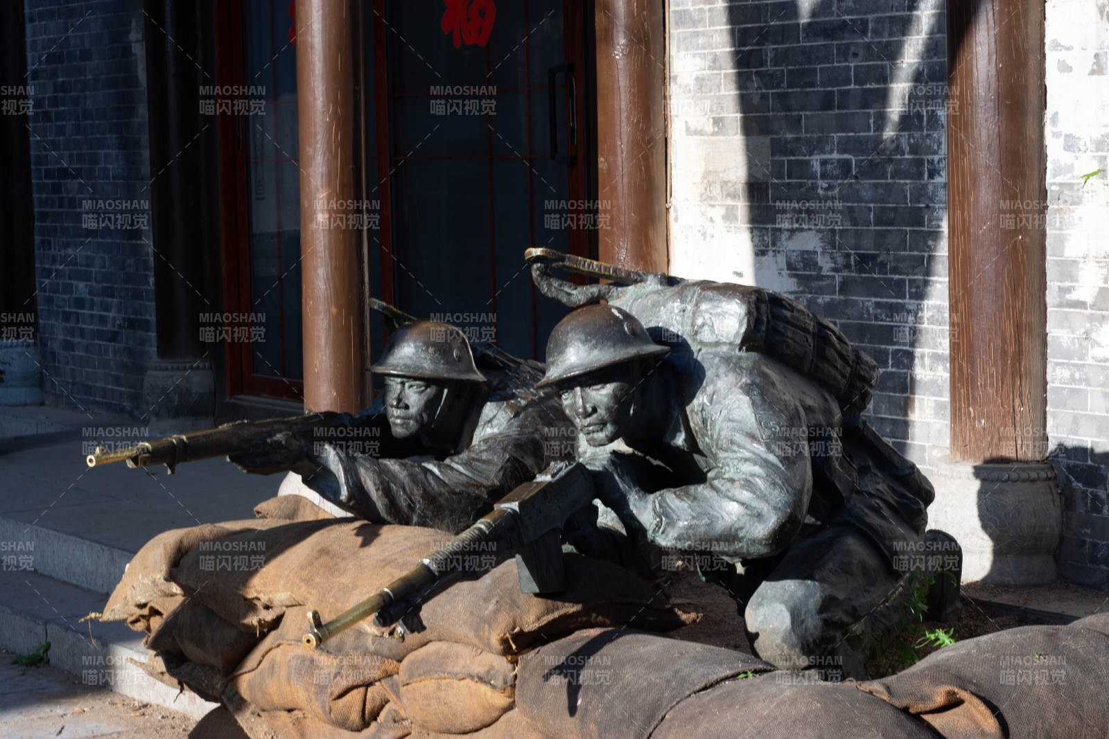 战士雕像 战斗姿态图片