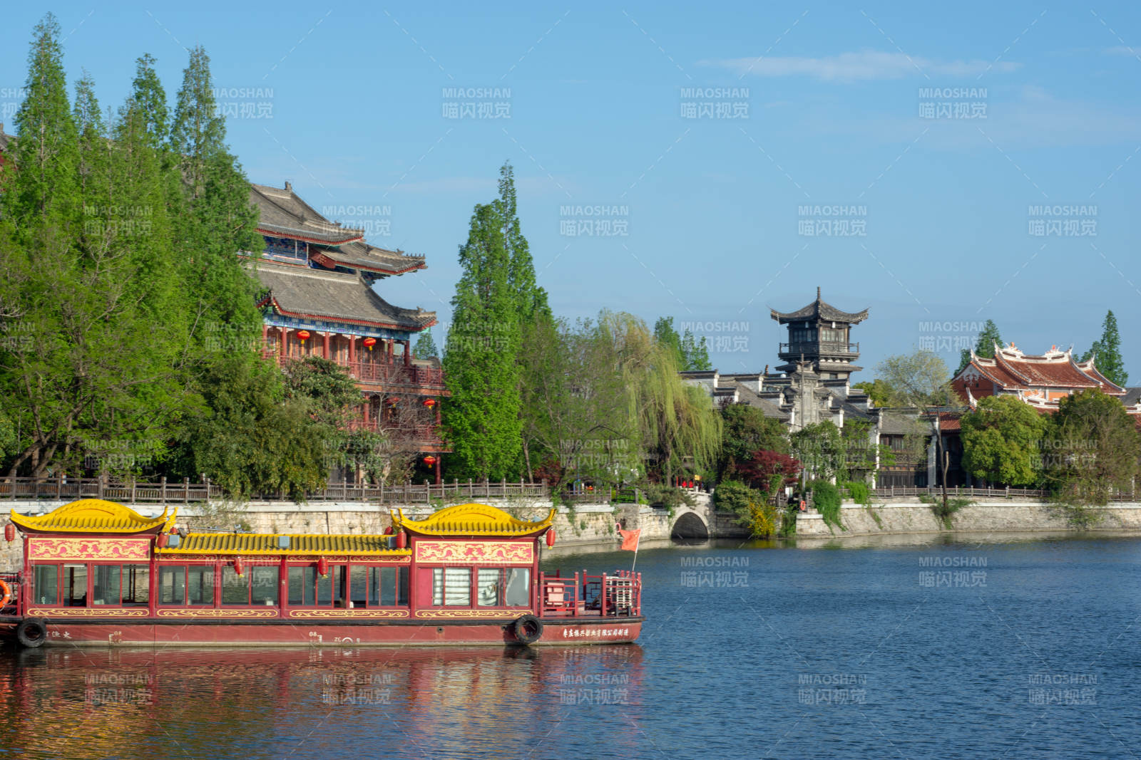 古韵水乡游船图片