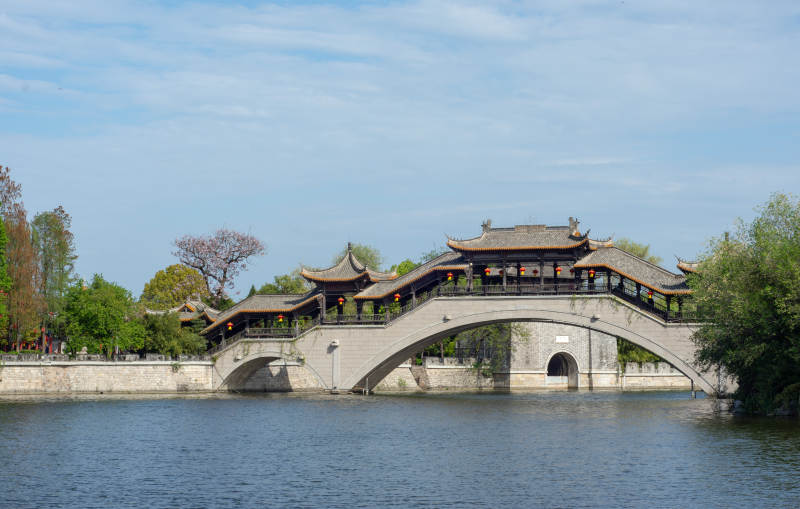 古桥映水 亭台生辉图片