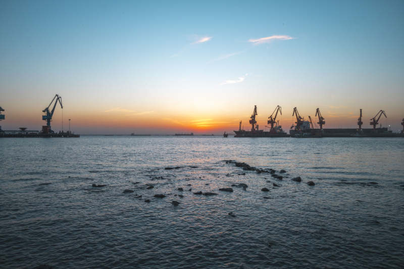 港口日落剪影图片