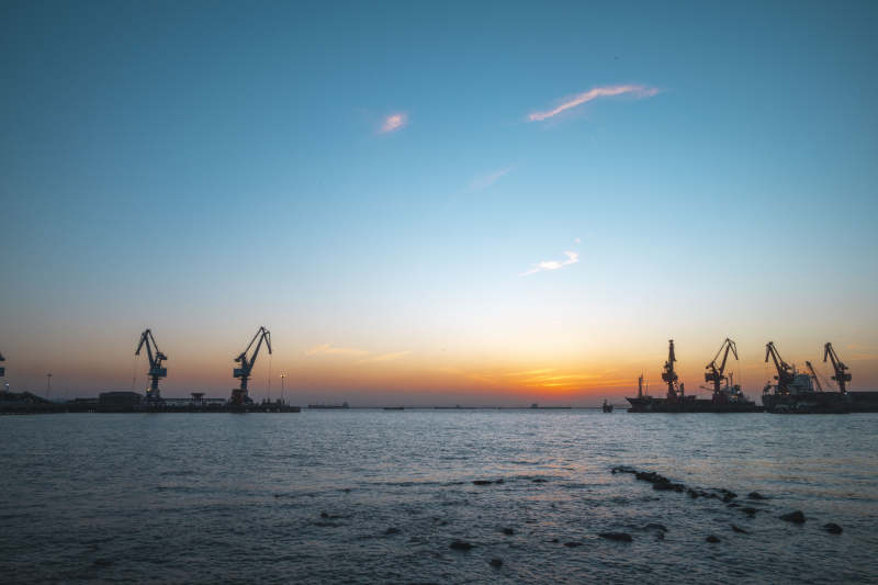 港口日落剪影图片