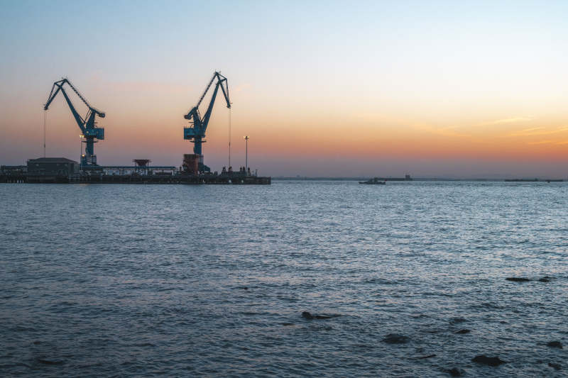 港口日落剪影图片