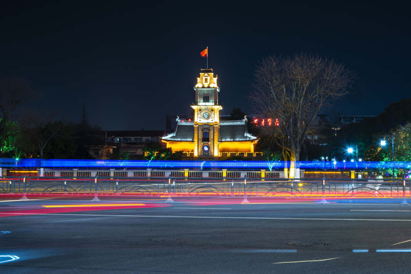 夜幕下的钟楼图片