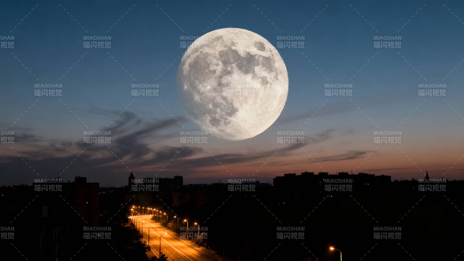 月升城市夜景图片