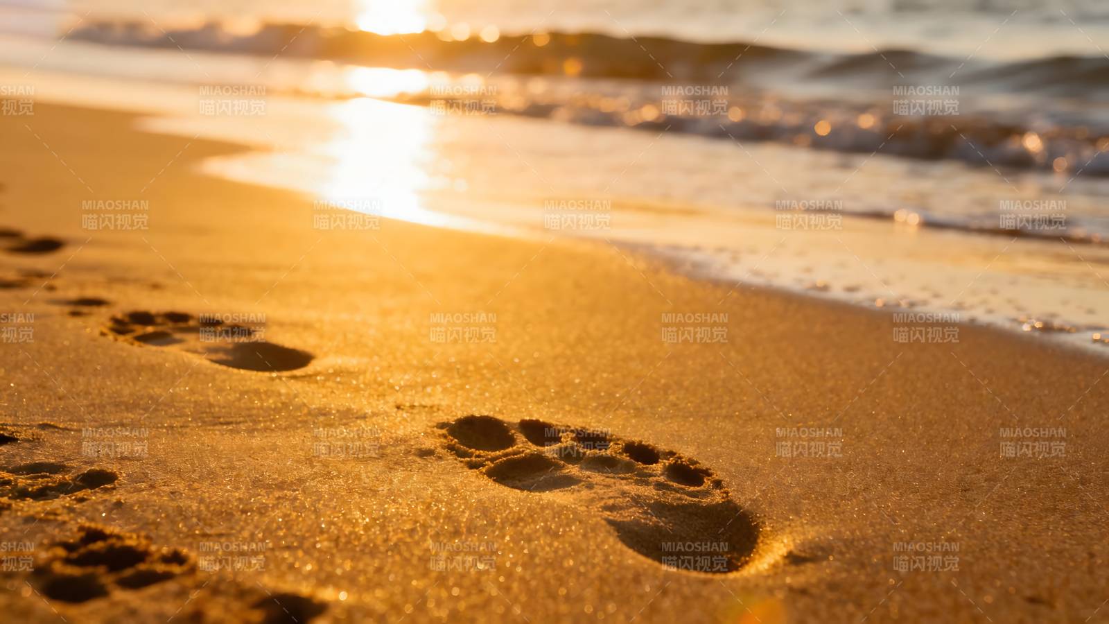 沙滩上的足迹图片