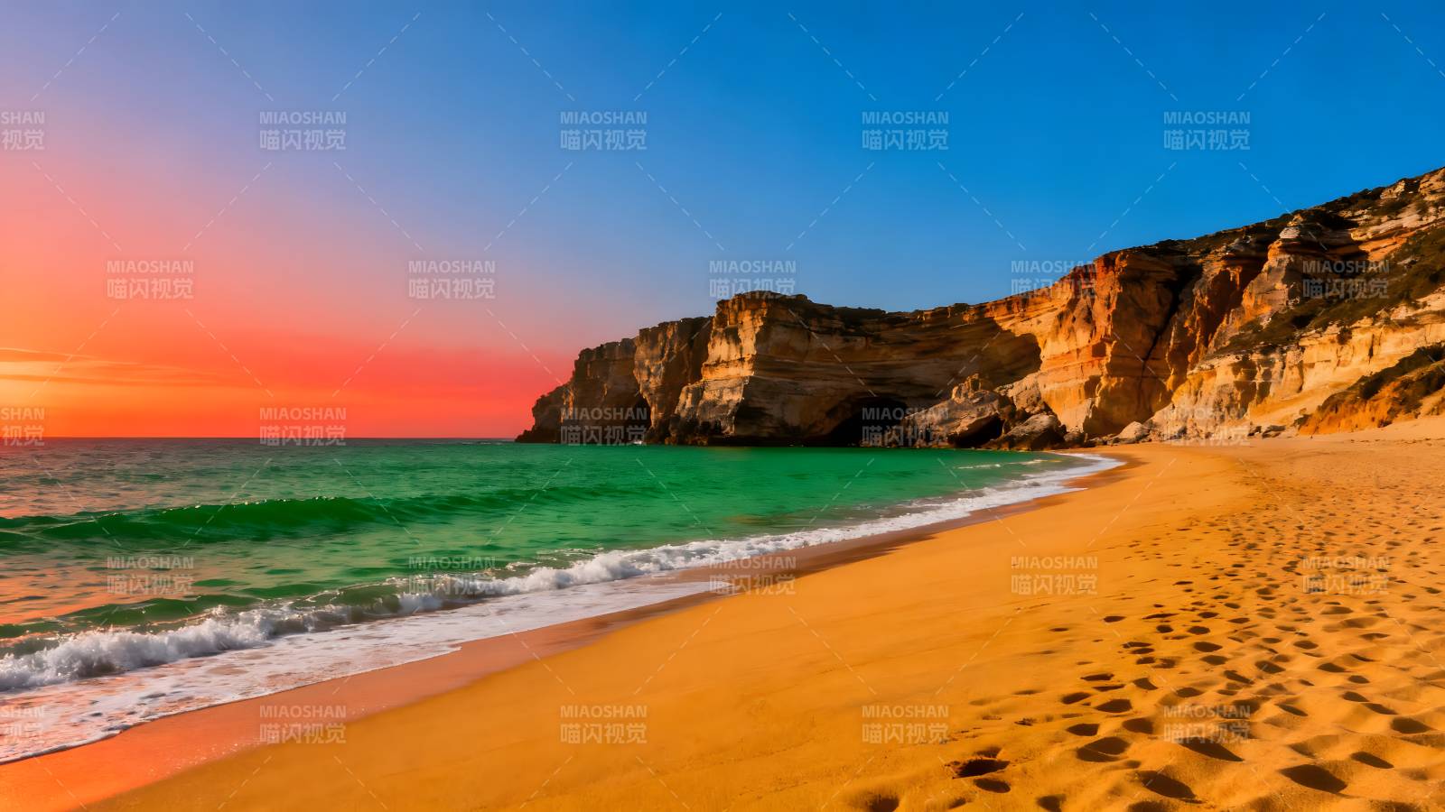 夕阳下的金色海滩图片