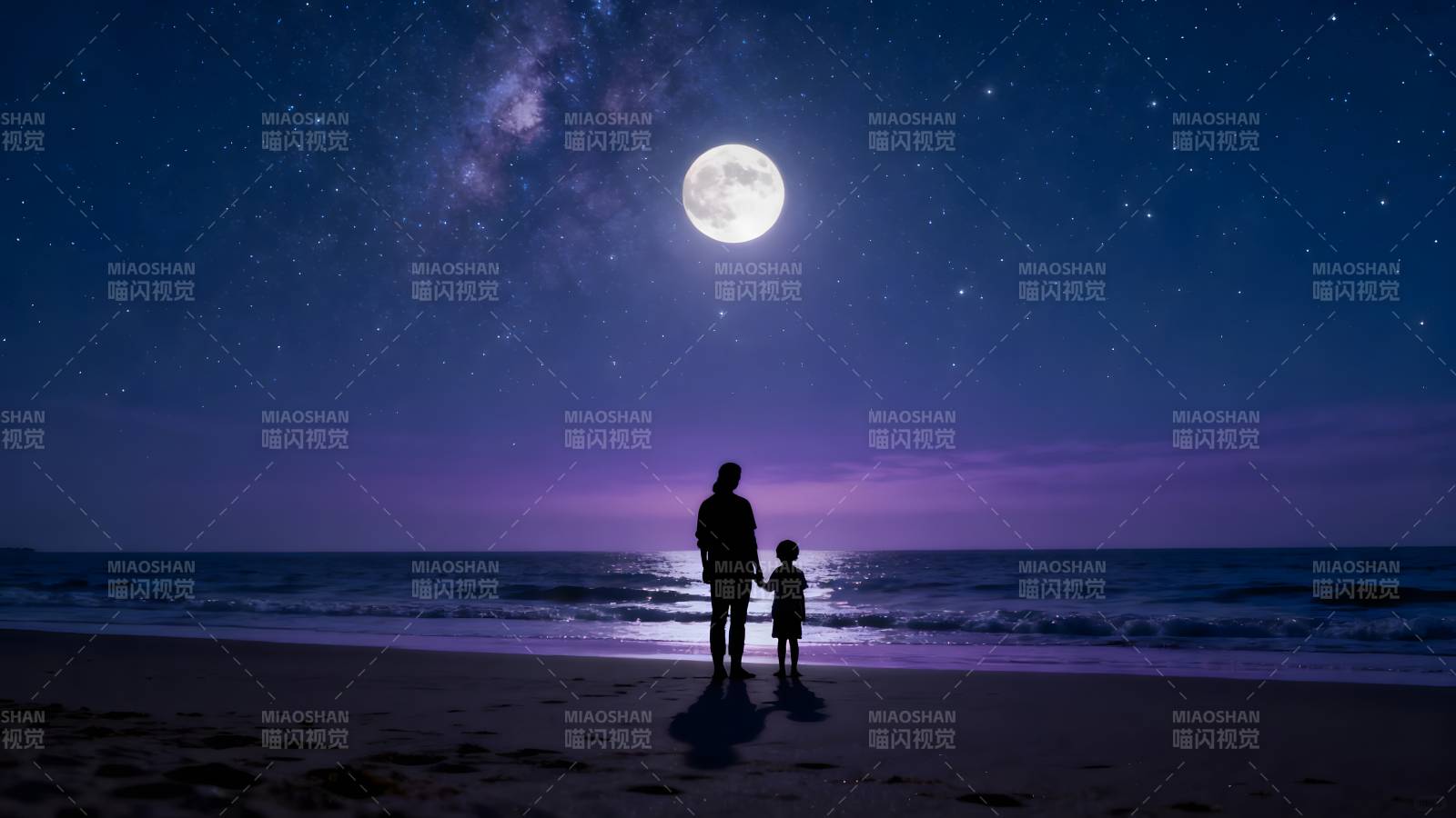 月下亲子沙滩行图片