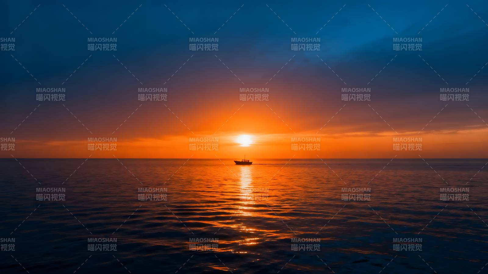 海上日落船影图片