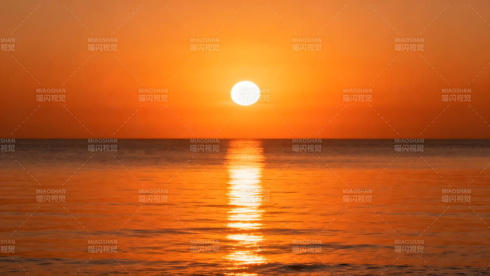 夕阳海面金光闪烁图片