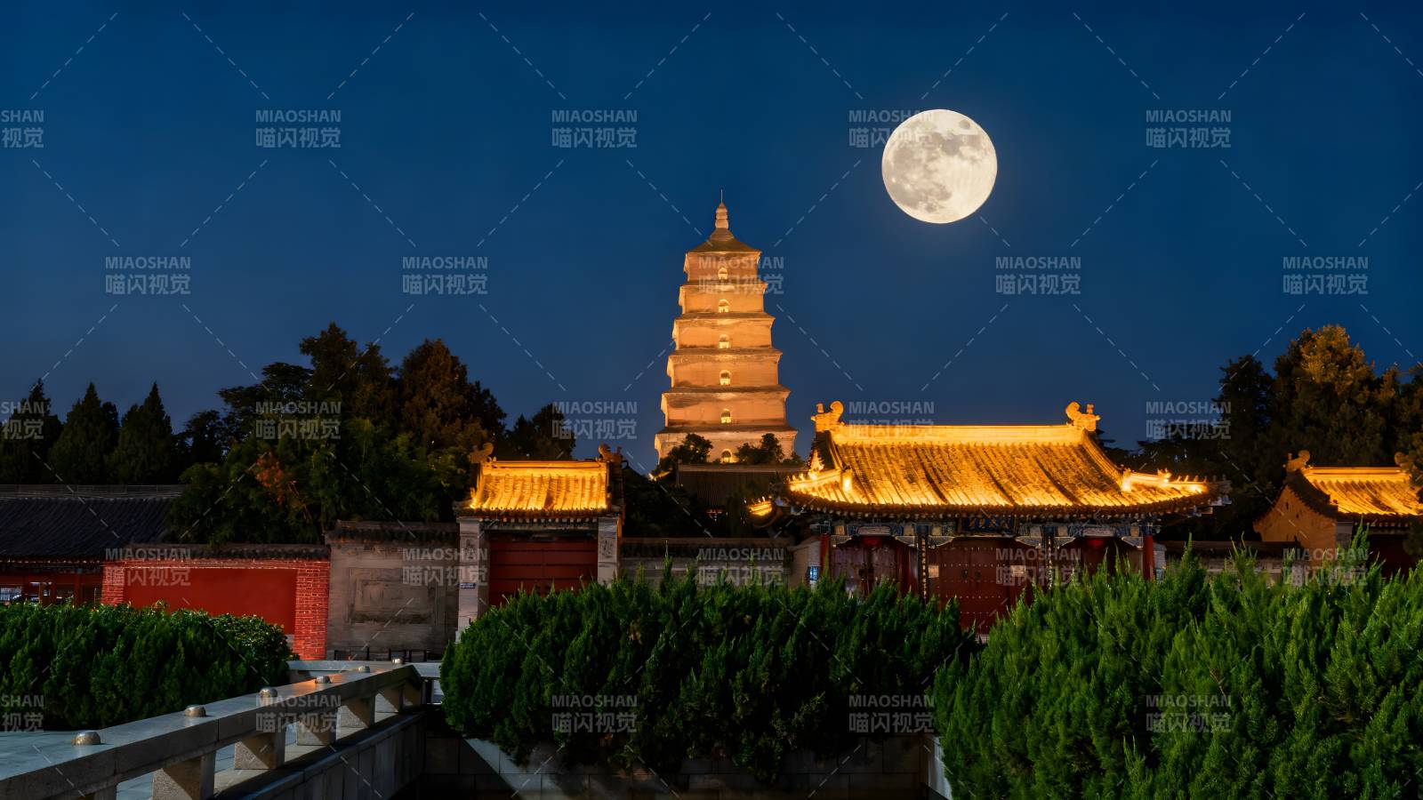 大雁塔夜景月圆图片