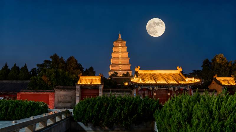 大雁塔夜景月圆图片