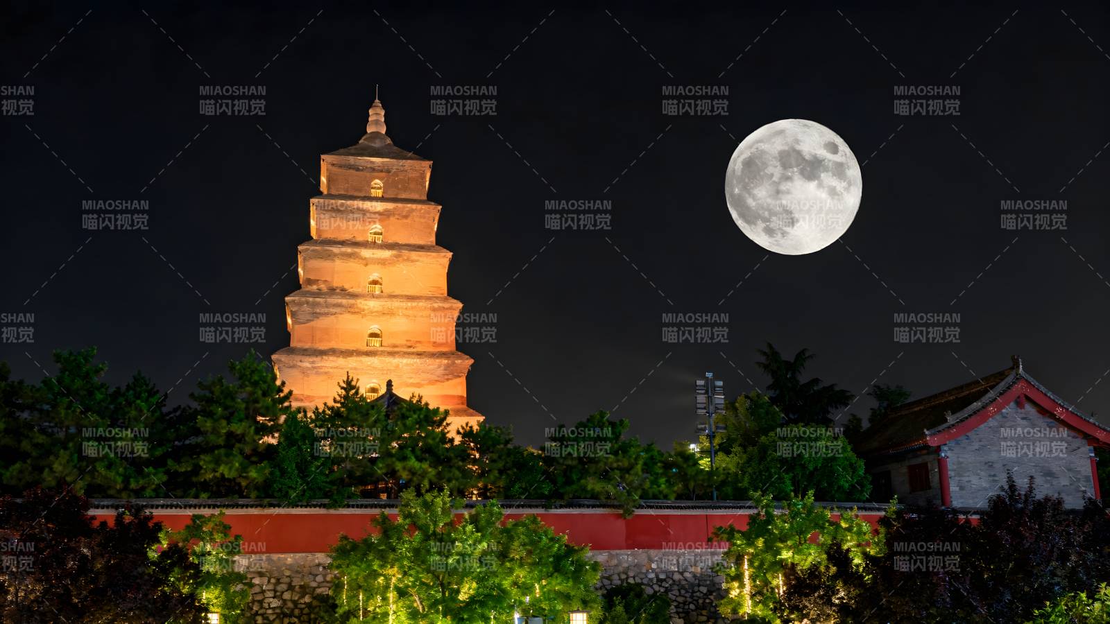 大雁塔夜景月圆图片