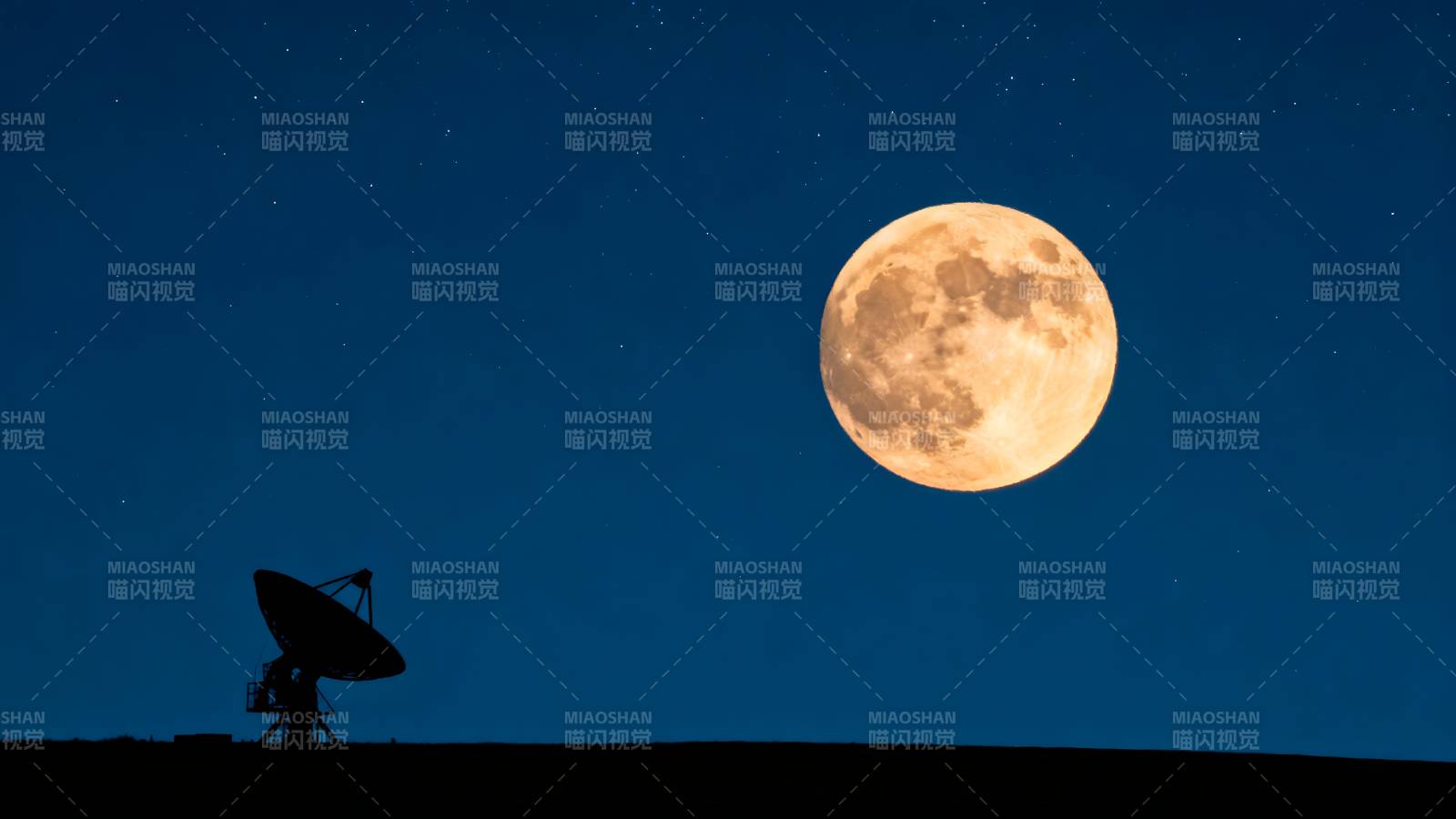 月夜卫星天线图片