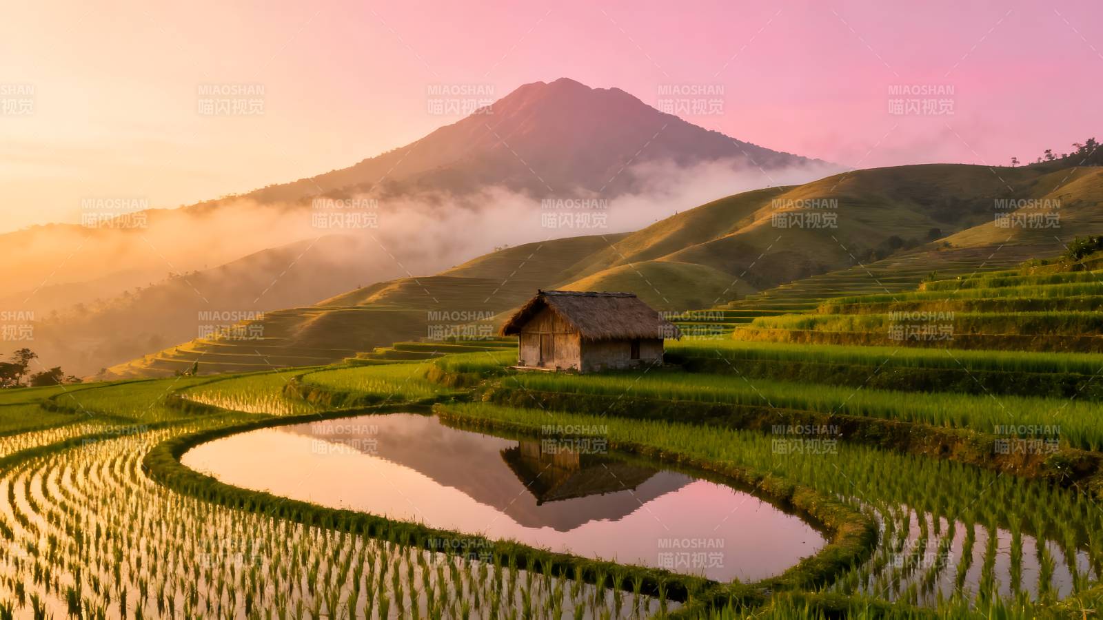 梯田晨曦映山影图片