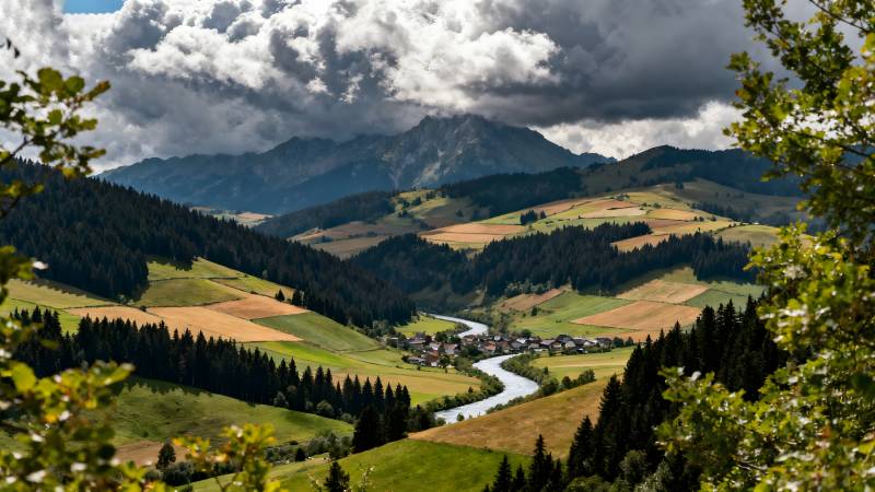 山间溪流风光图片