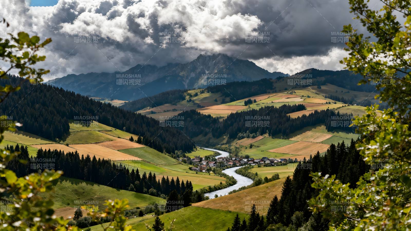 山间溪流风光图片