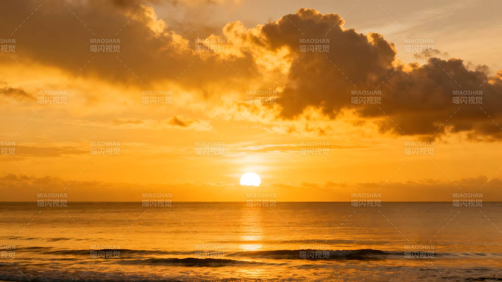 金色夕阳海面图片